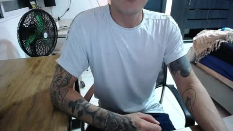 daniel_velez26 online show from March 31, 4:57 am