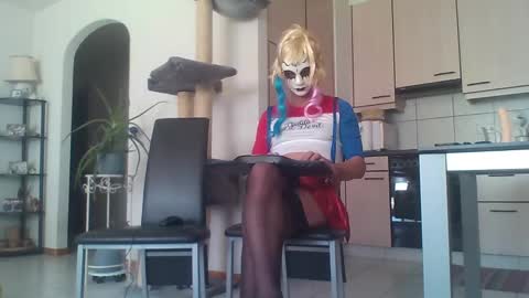 newcumer online show from February 4, 9:07 am