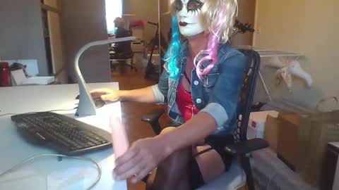 newcumer online show from December 12, 8:47 am