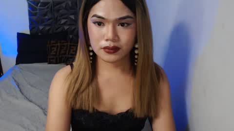 Elodie online show from December 7, 7:27 pm