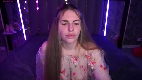 danielareign online show from March 23, 2:00 pm