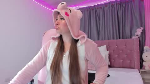 Snapshot of danielle_april chatting on September 18, 3:32 am Danielle online show from September 18, 3:32 am