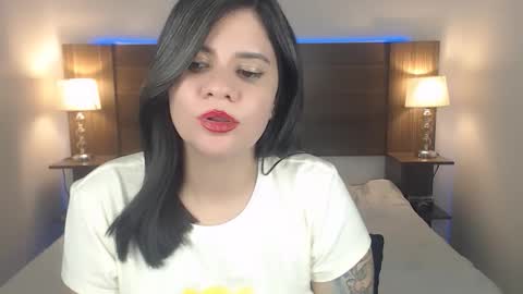 daniellerain online show from November 19, 11:47 pm