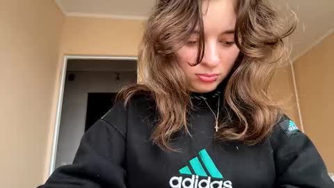 Mia online show from November 12, 7:21 am