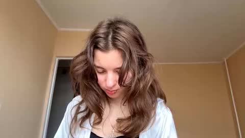 Mia online show from November 13, 8:17 am