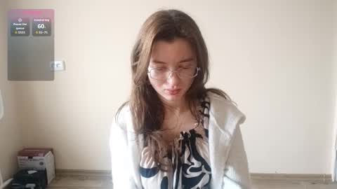 Mia online show from February 15, 7:51 am