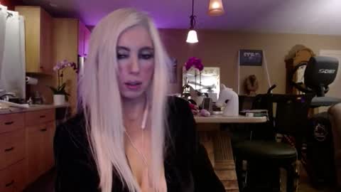 Snapshot of danikawhite69 chatting on October 21, 9:58 am DanikaWhite69 online show from October 21, 9:58 am
