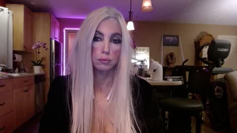 Snapshot of danikawhite69 chatting on October 22, 10:07 am DanikaWhite69 online show from October 22, 10:07 am