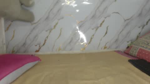 INSTAGRAM  Minni Moom online show from November 20, 8:46 am