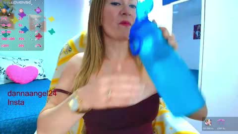 Danna online show from April 20, 7:39 pm