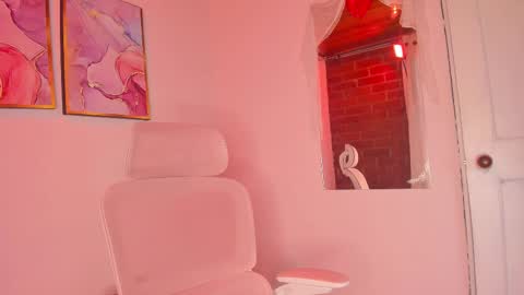 Danna Lovs online show from February 28, 11:25 am