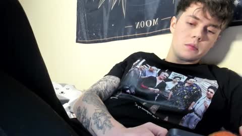 Snapshot of danny_love01 chatting on December 18, 6:14 pm danny online show from December 18, 6:14 pm