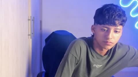 dante_martinez1 online show from April 17, 10:34 pm