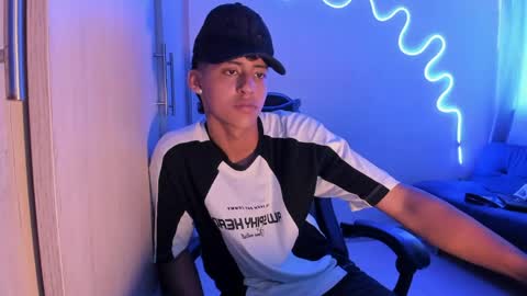 dante_martinez1 online show from April 20, 7:28 pm