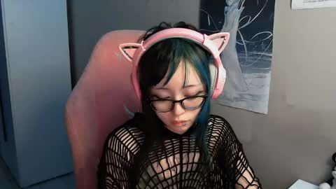 danyelleeyermann online show from April 16, 1:00 pm