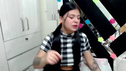 daphne877046 online show from October 3, 5:32 pm