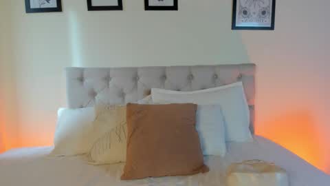 Antonella Mora online show from December 19, 1:28 pm