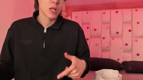 daphne_and_roger online show from February 18, 11:10 am