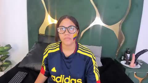 daphne_culeht online show from June 23, 8:37 pm