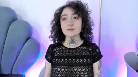 DaphneBlunt online show from November 19, 2:05 pm