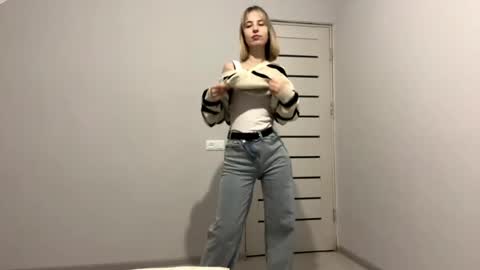 Monika online show from April 8, 5:38 pm