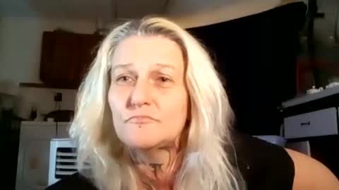 Snapshot of dapplepheonix chatting on October 30, 7:42 am Good Girl on Fire online show from October 30, 7:42 am