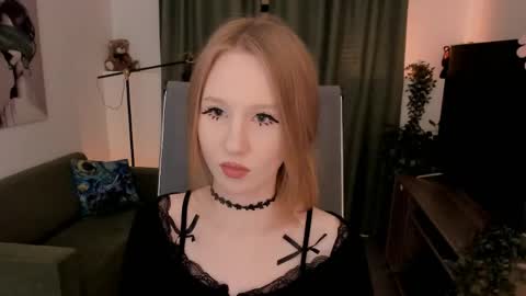 Daria Tate online show from May 9, 2:45 pm