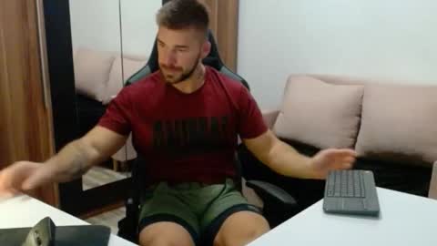 Snapshot of darius_94 chatting on October 12, 5:11 am darius_94 online show from October 12, 5:11 am