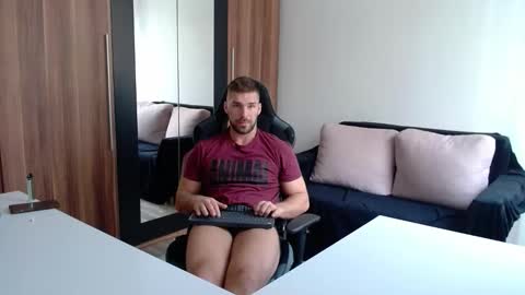 Snapshot of darius_94 chatting on October 8, 8:20 am darius_94 online show from October 8, 8:20 am