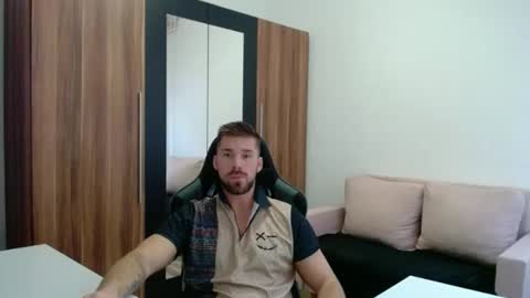 darius_94 online show from March 1, 2:32 pm