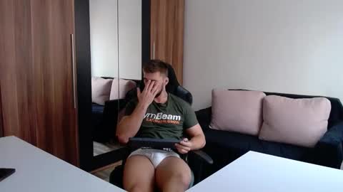 Snapshot of darius_94 chatting on September 21, 12:09 pm darius_94 online show from September 21, 12:09 pm