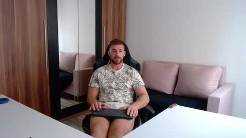 Snapshot of darius_94 chatting on October 15, 8:04 am darius_94 online show from October 15, 8:04 am