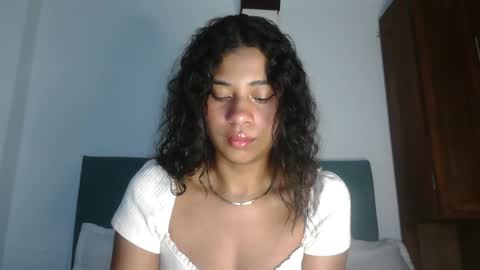 Snapshot of dark_enchantress_ chatting on September 18, 6:17 am Sofia online show from September 18, 6:17 am