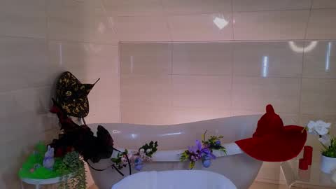 Lola online show from March 31, 2:45 am