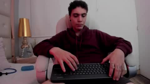 dark_sun333 online show from October 18, 3:22 am