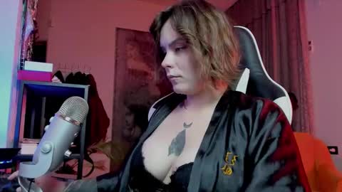 Miss Tailor  online show from October 30, 4:40 pm