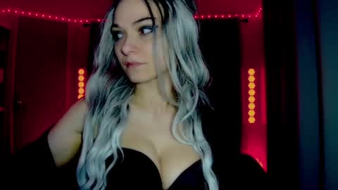 roseredgoddess online show from April 18, 2:46 am