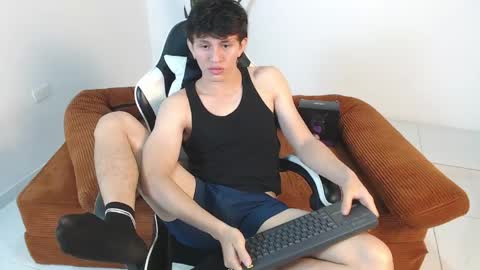 darrencolleen online show from April 20, 11:52 pm