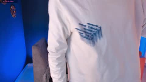 david_osoriox online show from April 15, 8:53 pm