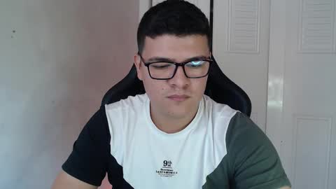 Snapshot of david_smit_ chatting on September 28, 6:28 pm david smit online show from September 28, 6:28 pm