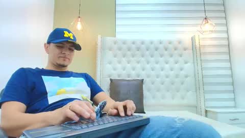 david_victoriaa online show from November 28, 1:51 pm