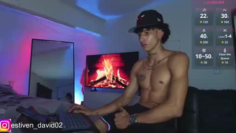 Snapshot of davidxxx02 chatting on September 18, 3:43 am Estiven online show from September 18, 3:43 am