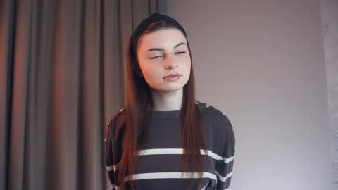 Louise online show from April 19, 9:50 pm