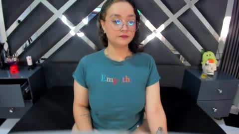 Snapshot of davis_emma chatting on September 24, 4:58 pm Emma online show from September 24, 4:58 pm