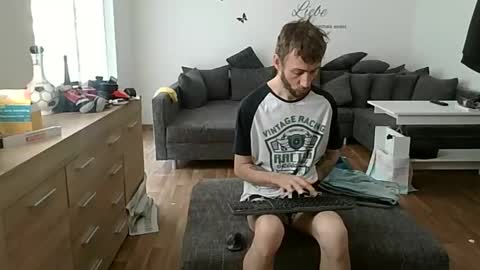 robert online show from March 28, 6:59 am