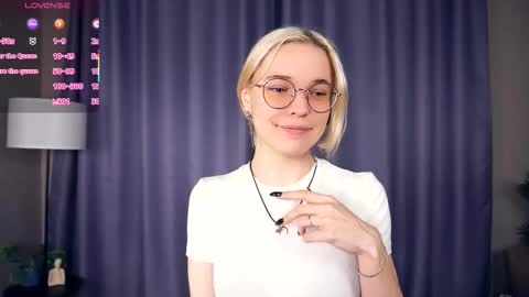 Charlie 18yo online show from December 4, 5:40 am