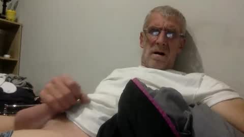 deanofflove221000 online show from April 11, 6:23 pm