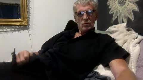 deanofflove221000 online show from May 27, 2:52 am