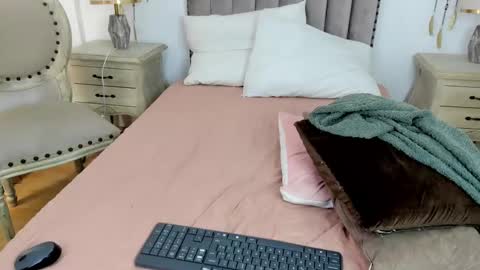 Snapshot of debora_scoot chatting on March 9, 2:32 pm Debora online show from March 9, 2:32 pm