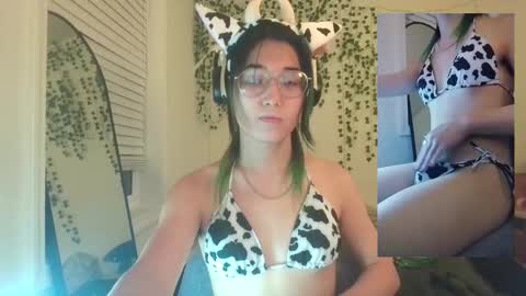 deciduousdoll online show from September 15, 6:04 am